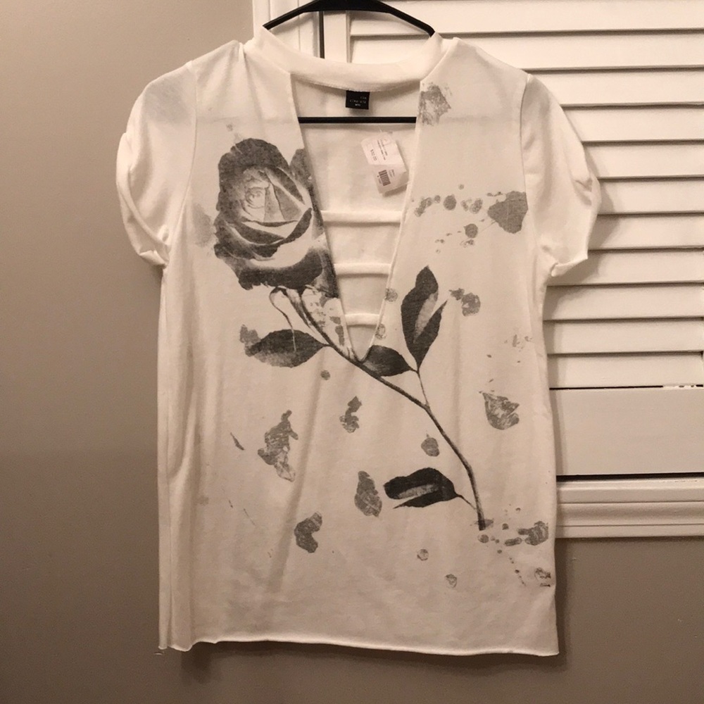 The clas•sic V-neck